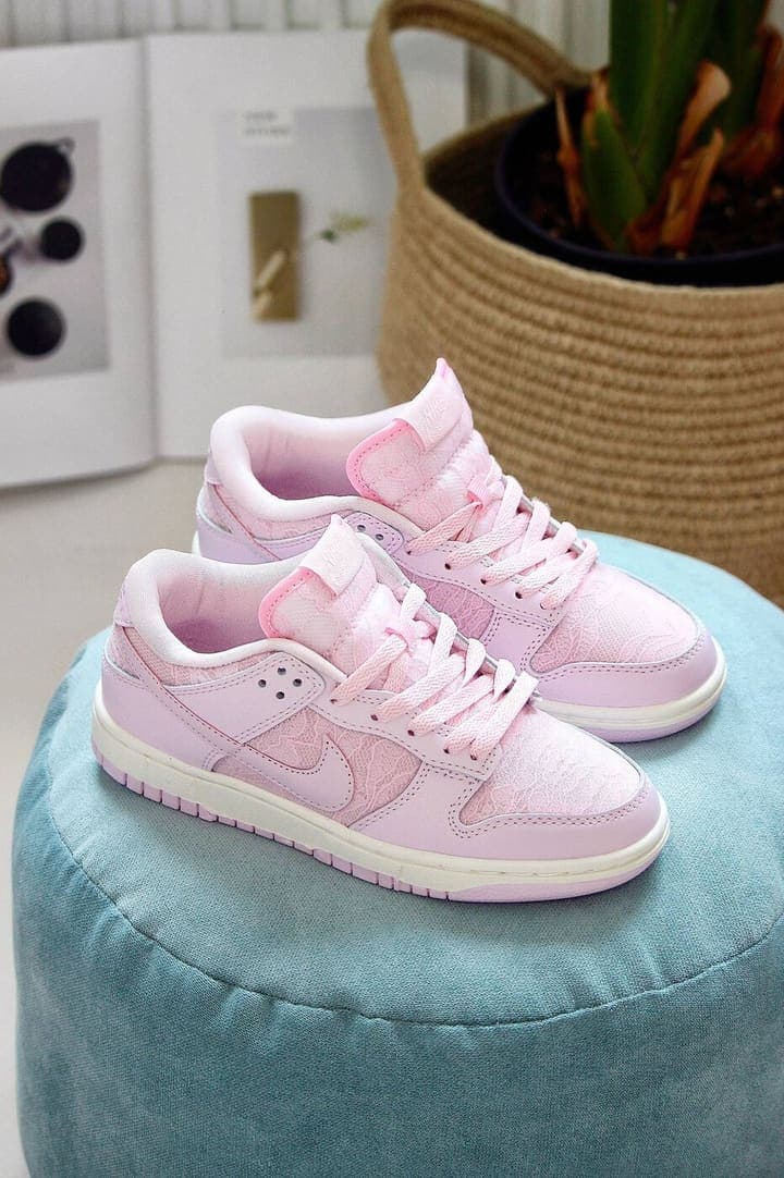 Кроссовки Nike FN7167 кружево